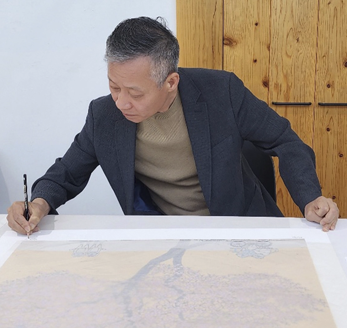 모용수 작가 싸인하는 모습