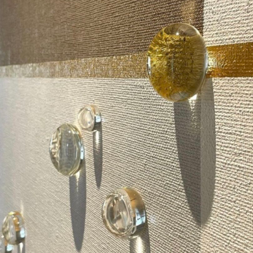 유리 물방울의 시간성, 유충목